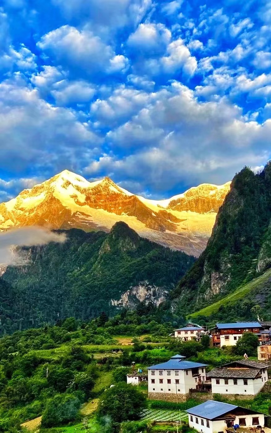 跟著麗江小編一起游云南：走進雨崩，徒步探尋云南深藏的絕美天堂！